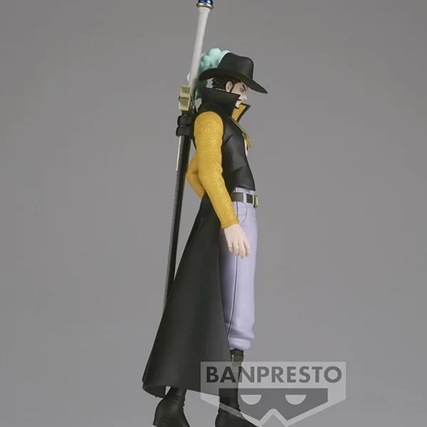 One Piece The Shukko: Dracule Mihawk Figure (16 cm)